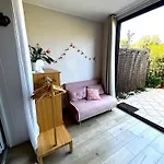 La Petite Pinede Climatise 400m De La Apartment
