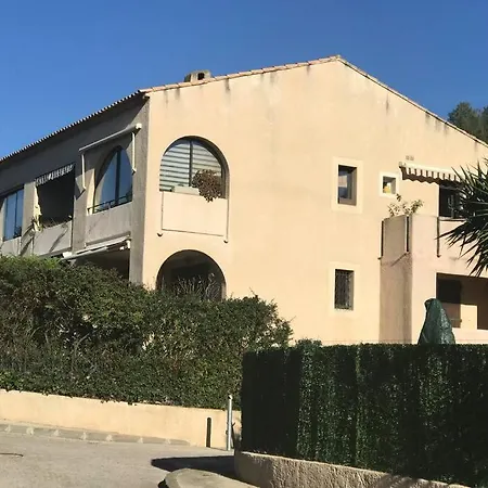 La Petite Pinede Climatise 400m De La Apartment