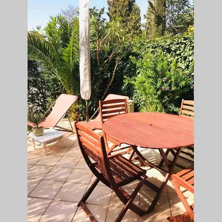 La Petite Pinede Climatise 400m De La Appartement *
